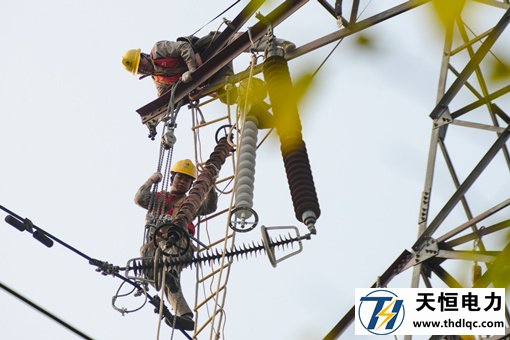 悬式绝缘子作用